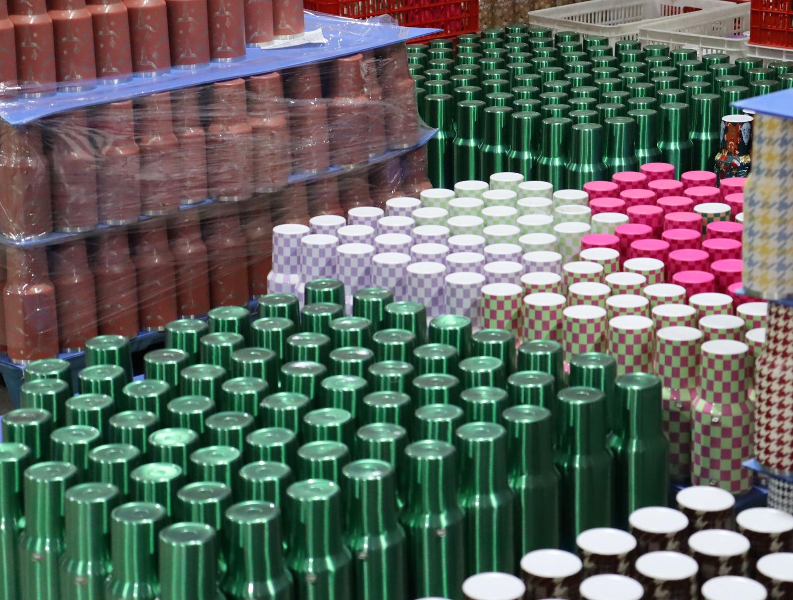 Production volume and finished drinkware at the manufacturing base