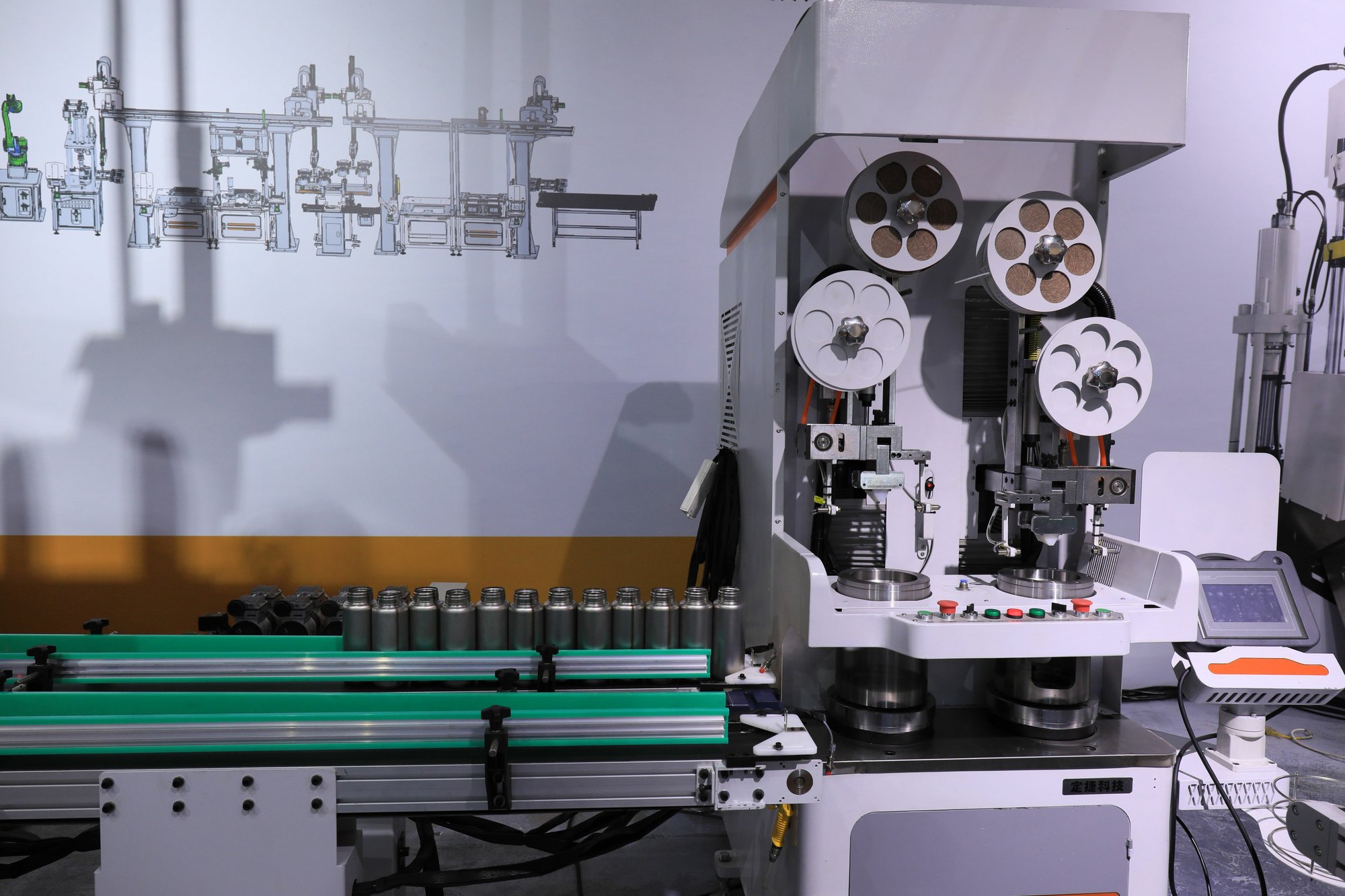 Threading and closing machine used on stainless steel drinkware bodies